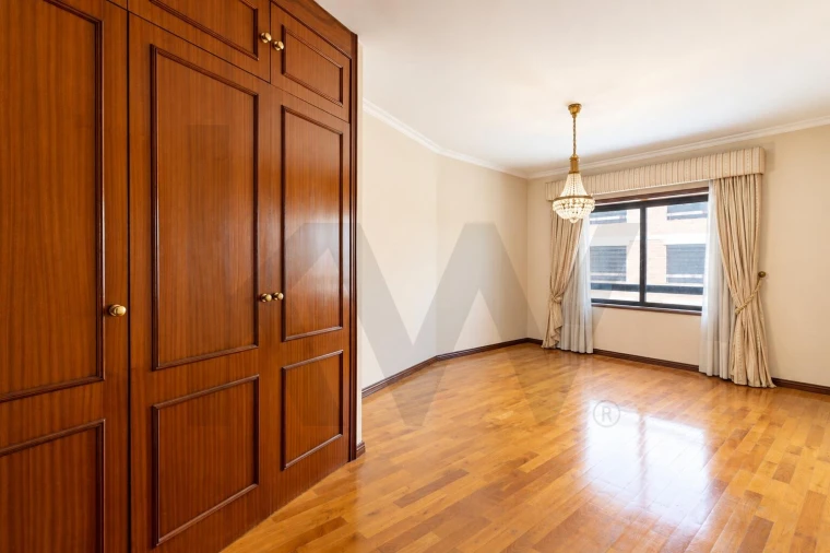 Apartamento T4 para Venda em Mafamude e Vilar do Paraíso Foto 35