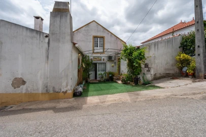 Moradia T4 para Venda em Carvoeira e Carmões