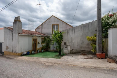 Moradia T4 para Venda em Carvoeira e Carmões
