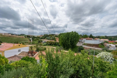 Moradia T4 para Venda em Carvoeira e Carmões