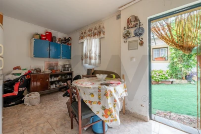 Moradia T4 para Venda em Carvoeira e Carmões