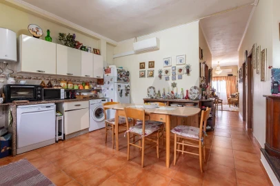 Moradia T4 para Venda em Carvoeira e Carmões