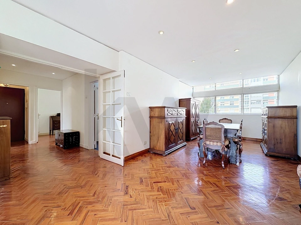 Apartamento T3 para Venda em Alvalade Foto 2