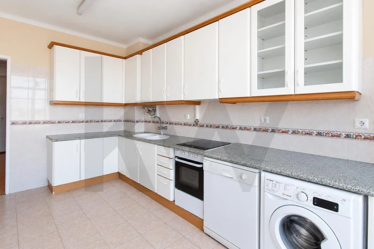 Apartamento T2 para Venda em Amora Foto 10