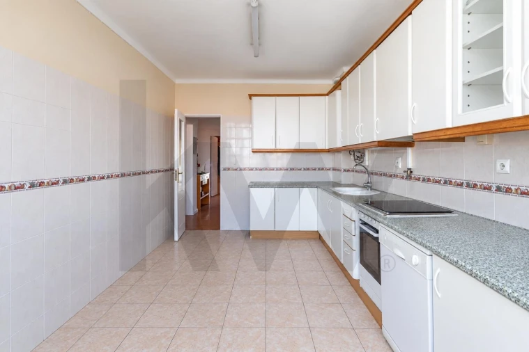 Apartamento T2 para Venda em Amora Foto 9