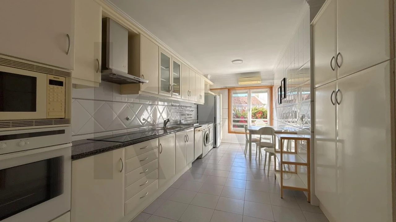 Apartamento T2 para Arrendamento em Campo de Ourique Foto 4
