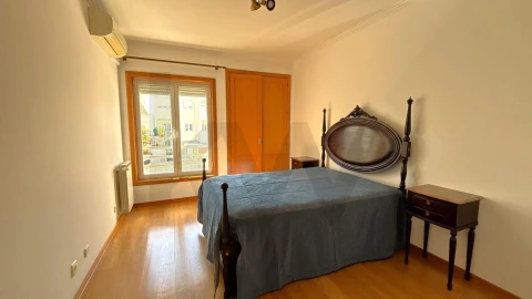 Apartamento T2 para Arrendamento em Campo de Ourique
