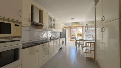 Apartamento T2 para Arrendamento em Campo de Ourique
