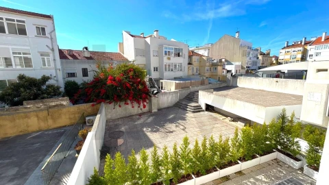 Apartamento T2 para Arrendamento em Campo de Ourique