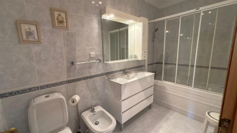 Apartamento T2 para Arrendamento em Campo de Ourique