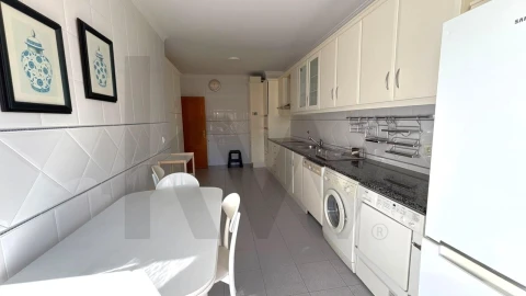 Apartamento T2 para Arrendamento em Campo de Ourique
