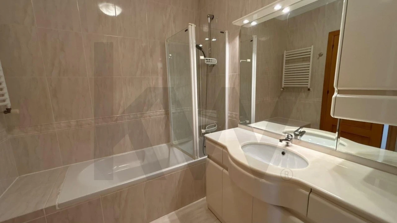 Apartamento T2 para Arrendamento em Campo de Ourique Foto 7