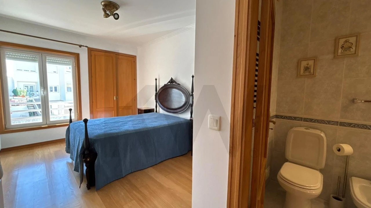Apartamento T2 para Arrendamento em Campo de Ourique Foto 8