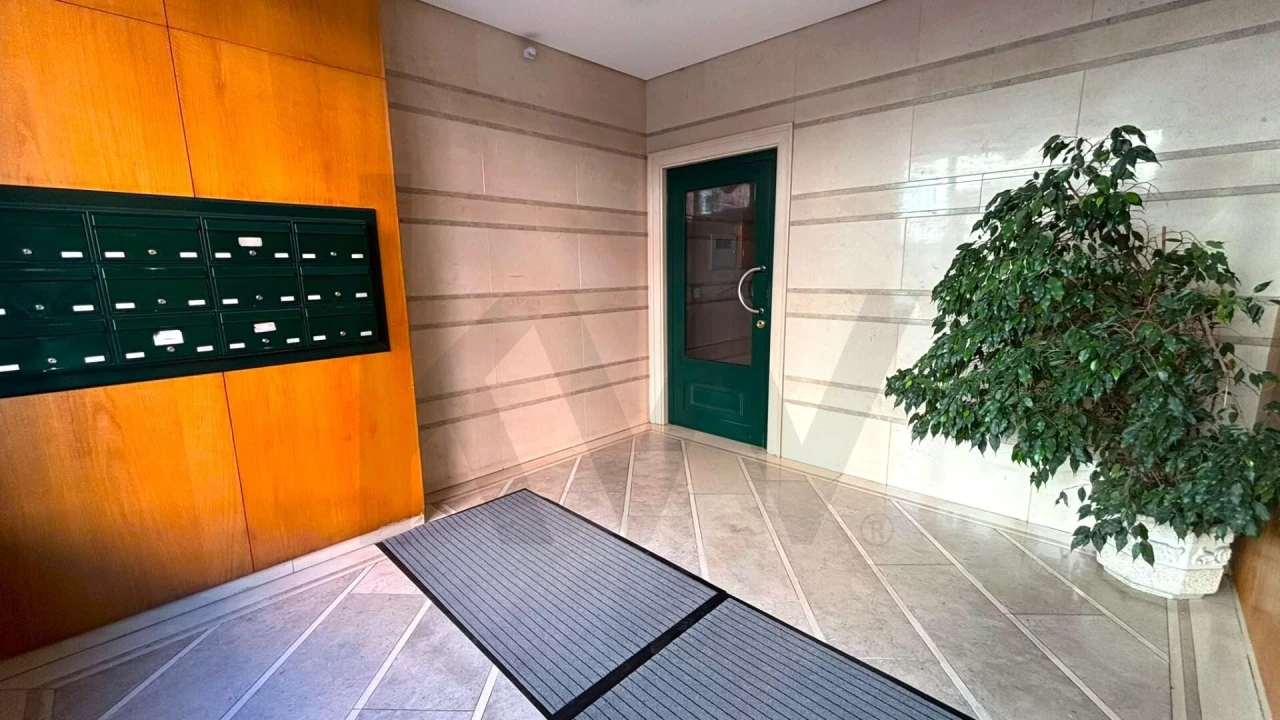 Apartamento T2 para Arrendamento em Campo de Ourique Foto 17