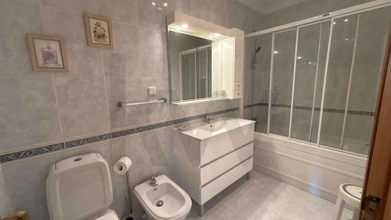 Apartamento T2 para Arrendamento em Campo de Ourique Foto 11