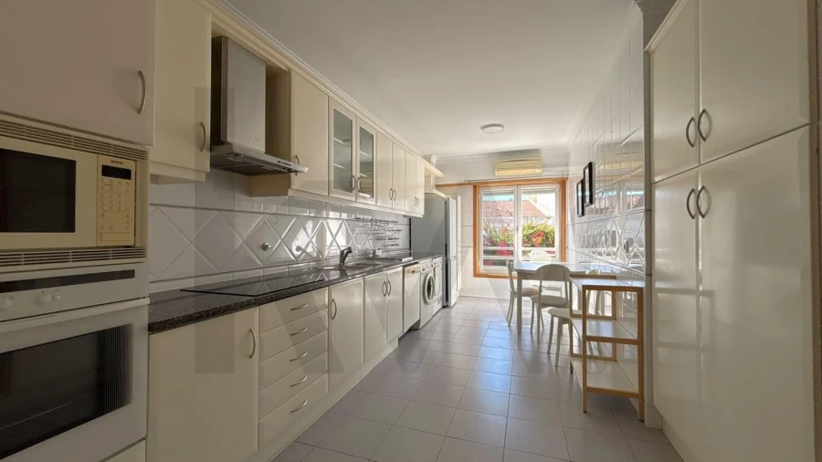 Apartamento T2 para Arrendamento em Campo de Ourique Foto 4