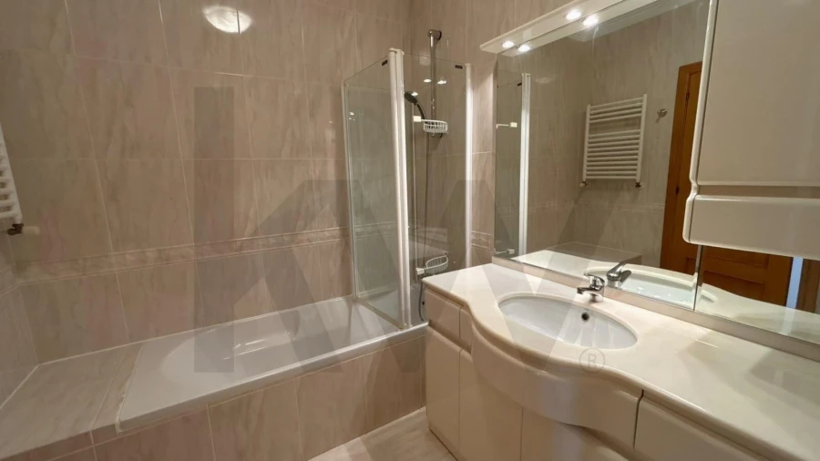 Apartamento T2 para Arrendamento em Campo de Ourique Foto 7
