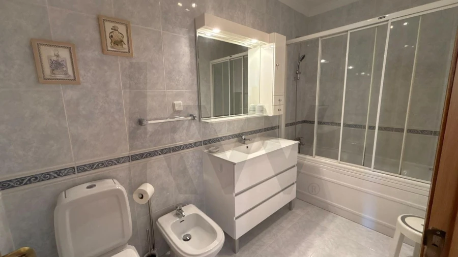 Apartamento T2 para Arrendamento em Campo de Ourique Foto 11