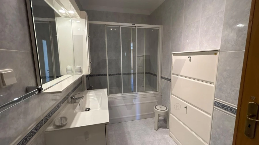 Apartamento T2 para Arrendamento em Campo de Ourique Foto 13