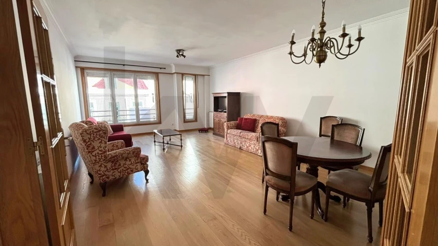 Apartamento T2 para Arrendamento em Campo de Ourique Foto 3