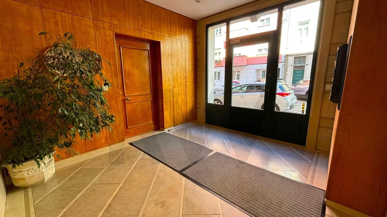 Apartamento T2 para Arrendamento em Campo de Ourique Foto 18