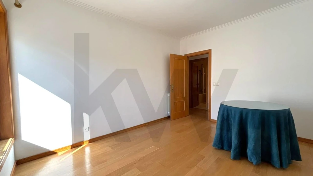 Apartamento T2 para Arrendamento em Campo de Ourique Foto 15