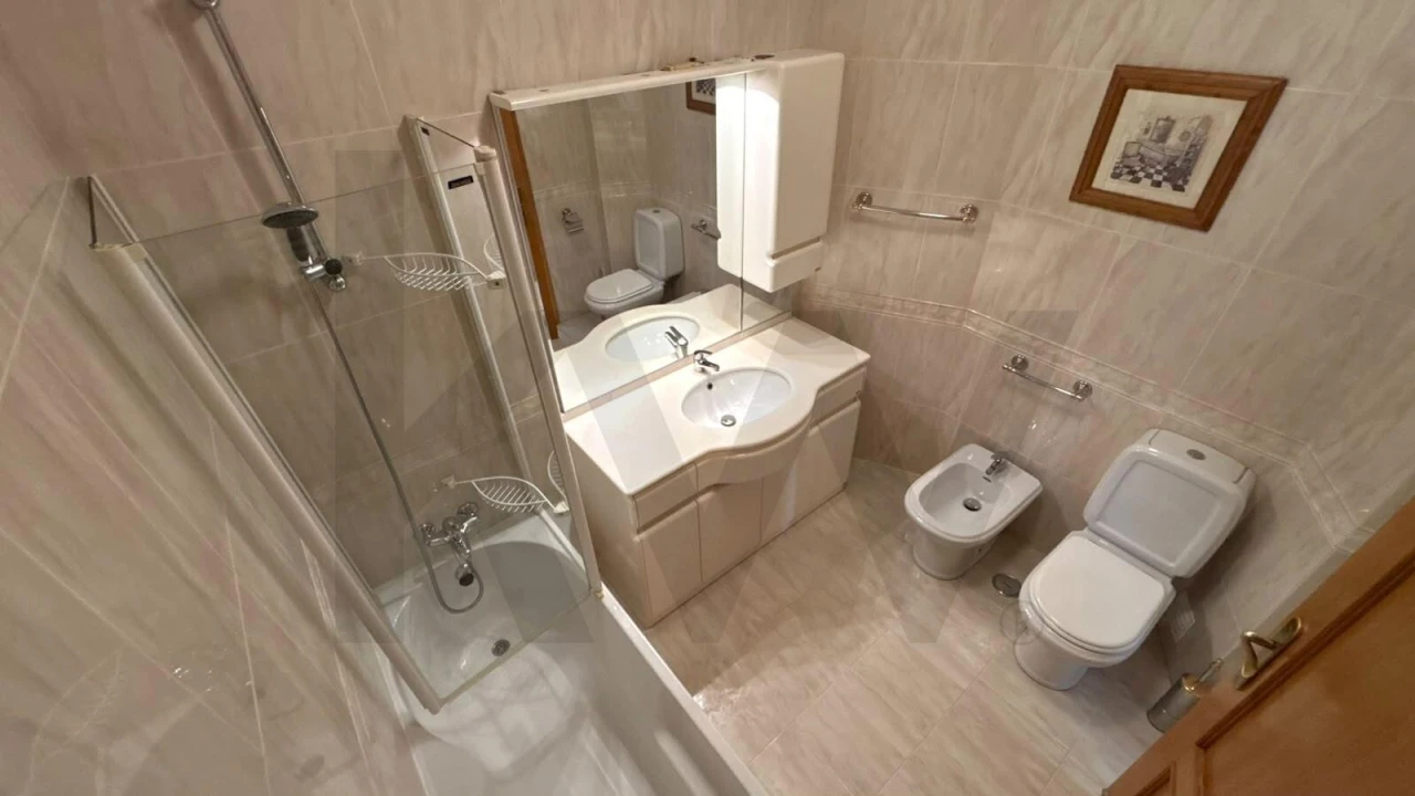 Apartamento T2 para Arrendamento em Campo de Ourique Foto 6