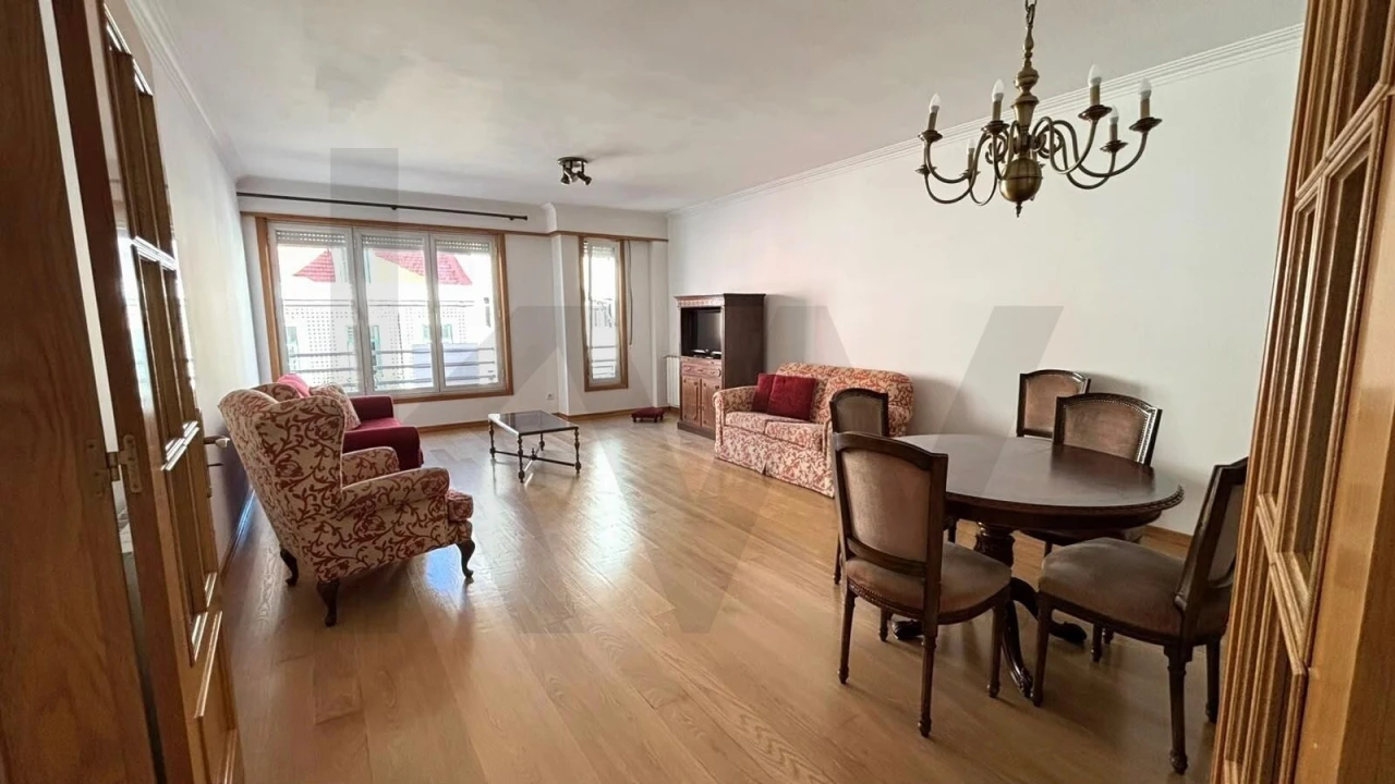 Apartamento T2 para Arrendamento em Campo de Ourique Foto 3