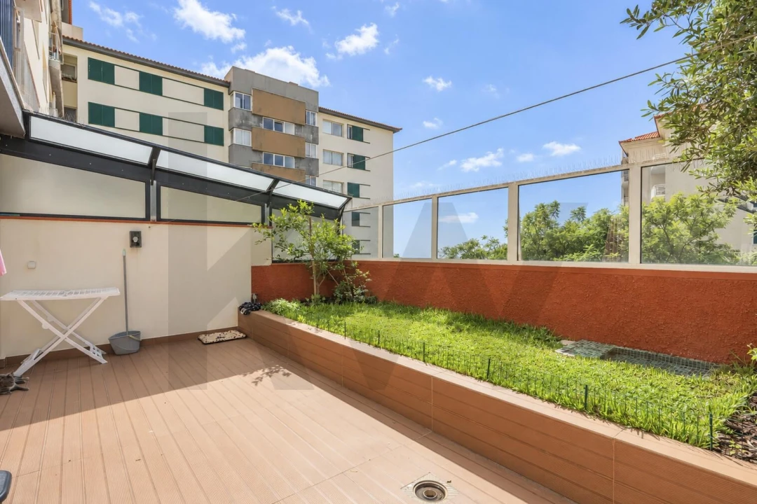 Apartamento T2 para Venda em Caniço Foto 29