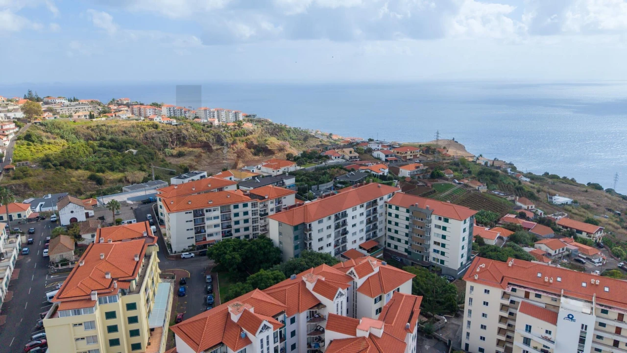 Apartamento T2 para Venda em Caniço Foto 32