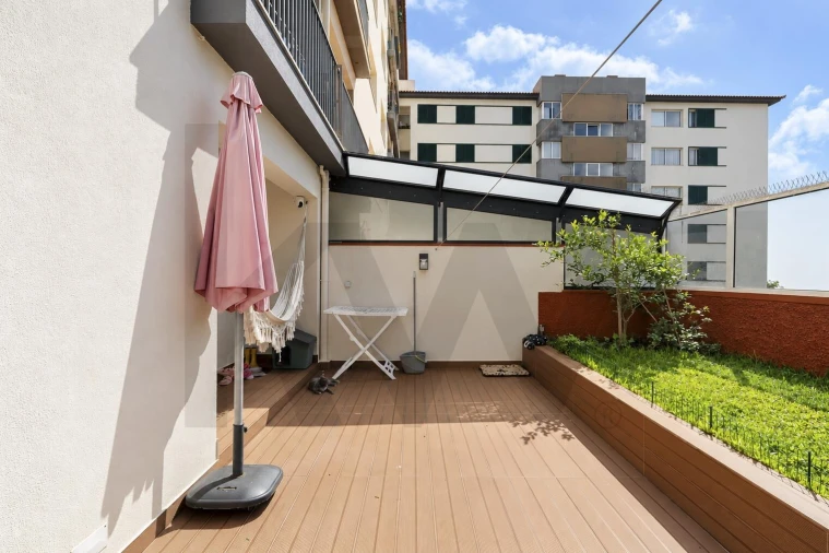 Apartamento T2 para Venda em Caniço Foto 30