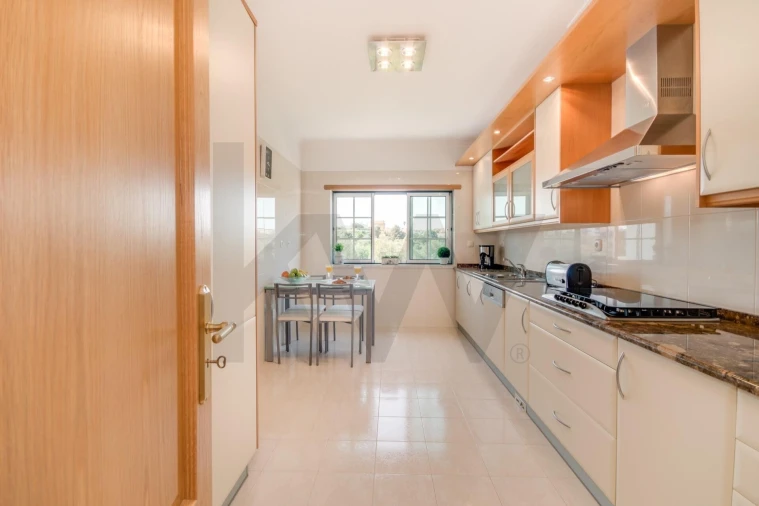 Apartamento T3 para Arrendamento em Alcabideche Foto 8