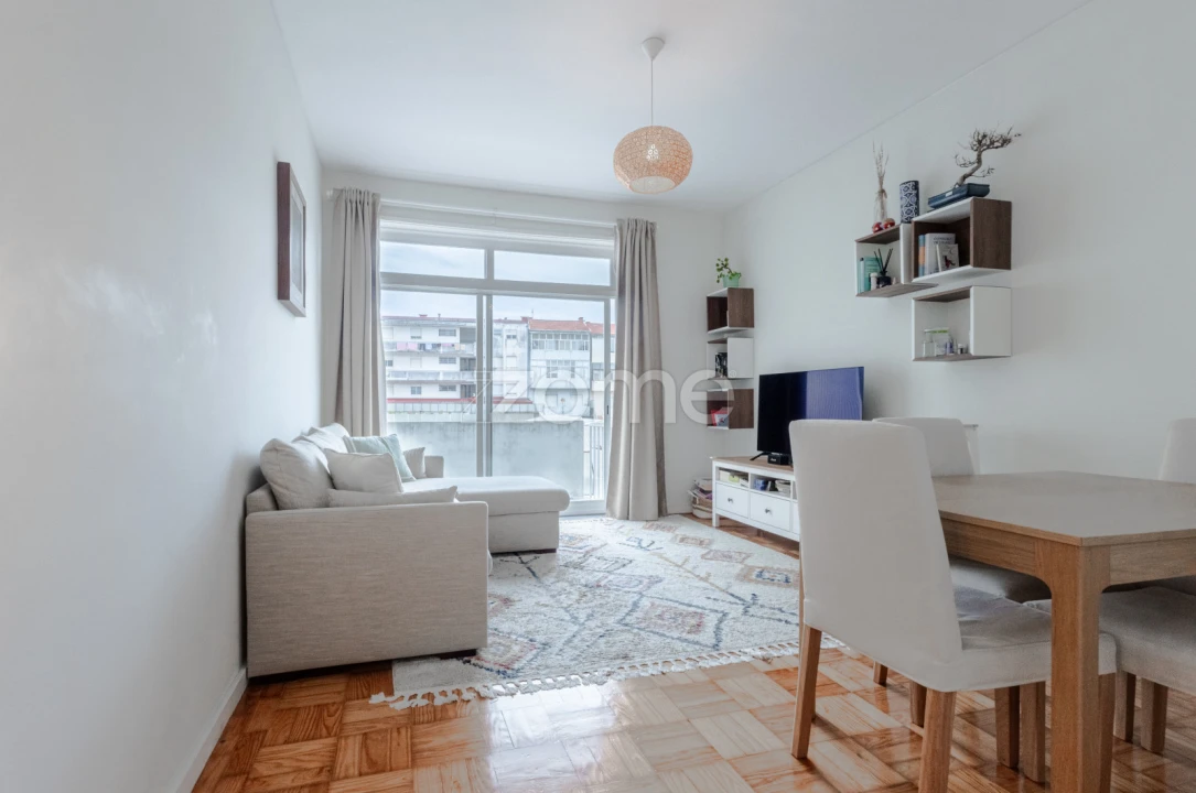 Apartamento T3 para Venda em Cedofeita, Santo Ildefonso, Sé, Miragaia, São Nicolau e Vitória Foto 1