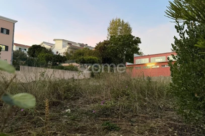 Terreno para Venda em Pontinha e Famões