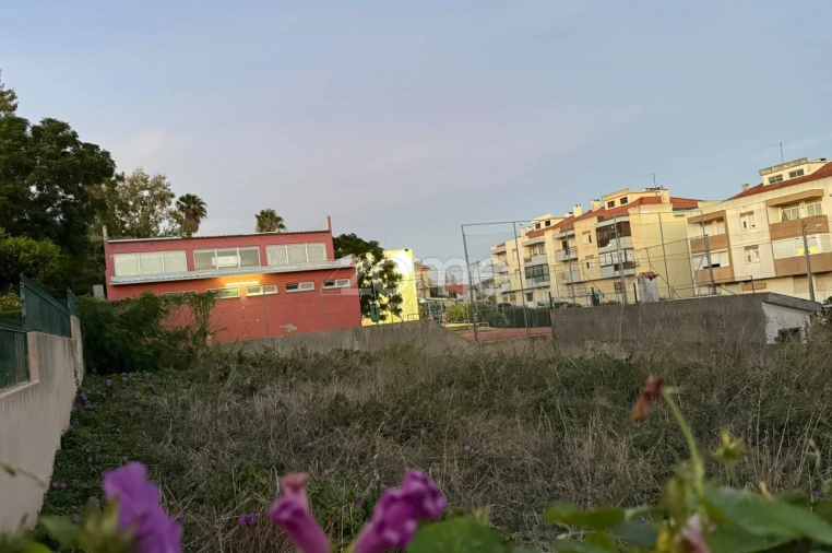 Terreno para Venda em Pontinha e Famões Foto 3