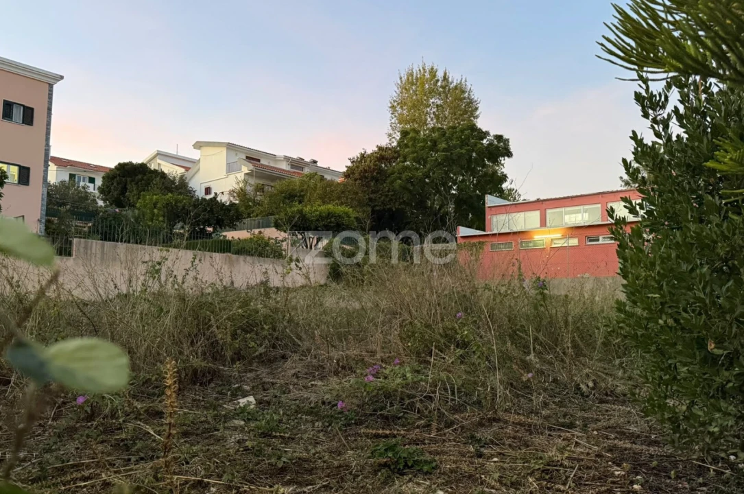 Terreno para Venda em Pontinha e Famões Foto 4