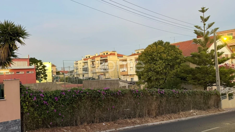 Terreno para Venda em Pontinha e Famões