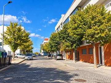 Loja para Venda em Charneca de Caparica e Sobreda