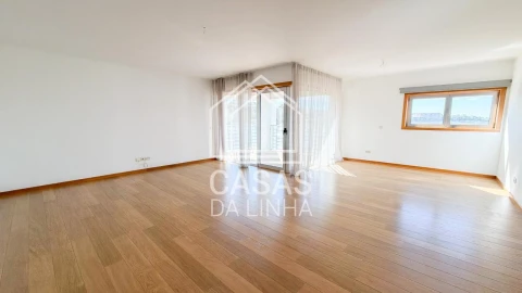 Apartamento T3 para Arrendamento em Carnaxide e Queijas