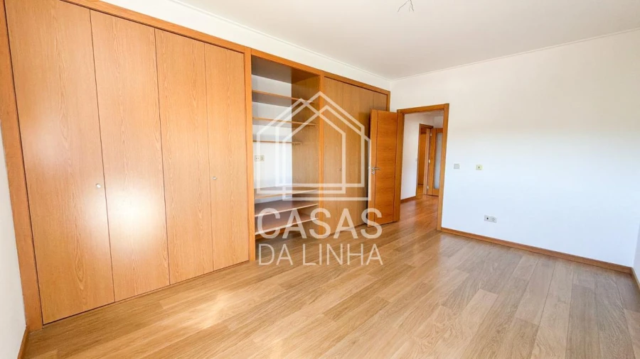 Apartamento T3 para Arrendamento em Carnaxide e Queijas Foto 27