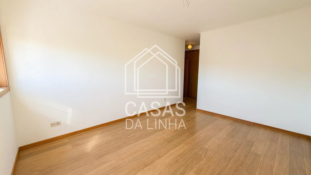 Apartamento T3 para Arrendamento em Carnaxide e Queijas Foto 22