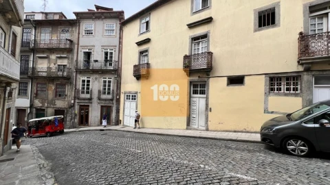 Negócio para Arrendamento em Cedofeita, Santo Ildefonso, Sé, Miragaia, São Nicolau e Vitória