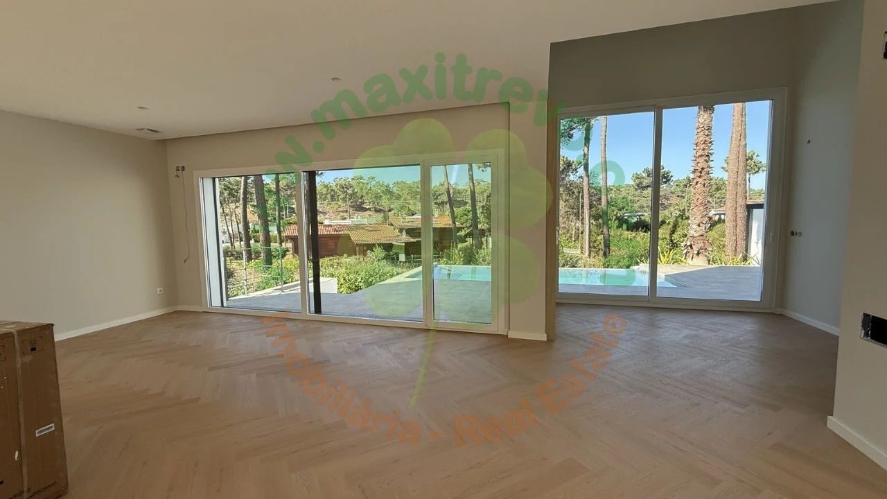 Moradia T5 para Venda em Charneca de Caparica e Sobreda Foto 2
