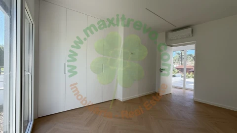 Moradia T5 para Venda em Charneca de Caparica e Sobreda