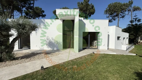 Moradia T5 para Venda em Charneca de Caparica e Sobreda