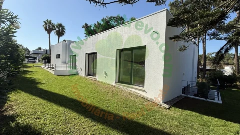 Moradia T5 para Venda em Charneca de Caparica e Sobreda