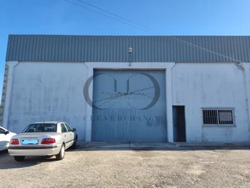 Armazém para Venda em Grijó e Sermonde
