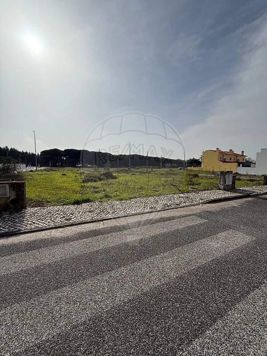 Terreno para Venda em Aveiras de Baixo Foto 2