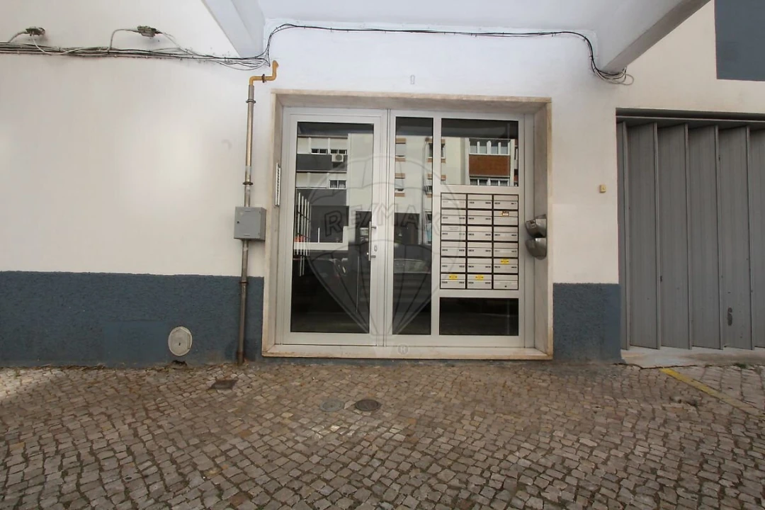 Apartamento T2 para Venda em Benfica Foto 1