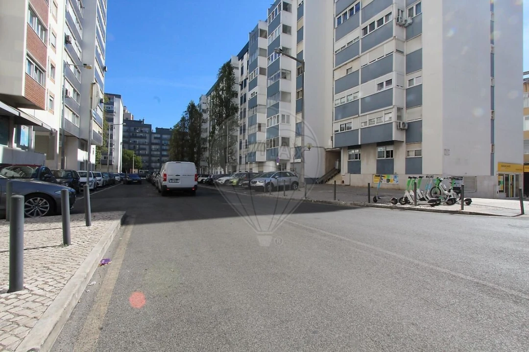 Apartamento T2 para Venda em Benfica Foto 31